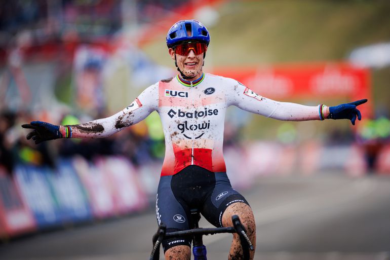 Nederlandse veldrijdster troeft met onwaarschijnlijke prestatie zelfs Mathieu van der Poel af