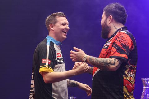 Nieuwe scheidsrechter bij dartsbond PDC maakt geen geheim van afschuw: 'Ik eis een nieuwe bijnaam!'