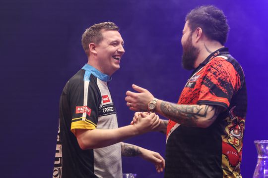 Nieuwe scheidsrechter bij dartsbond PDC maakt geen geheim van afschuw: 'Ik eis een nieuwe bijnaam!'