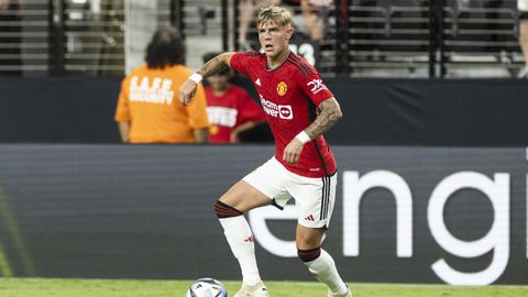 'Manchester United-speler lurkte aan lachgasballon voor harde crash met zijn auto'