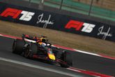'Figurant' Max Verstappen deelt wél tik uit aan Ferrari, McLaren domineert in China