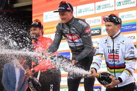 Mathieu van der Poel grapt openlijk met Tadej Pogacar na schitterende zege Milaan-Sanremo