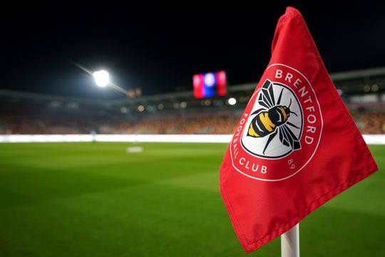 Brentford-spelers raken gewond na 'racistische aanval': heldendaad loopt volledig uit de hand