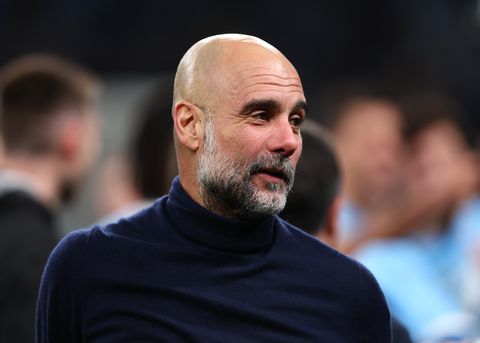 Opnieuw opvallende krassen op het hoofd van Pep Guardiola na bekerwinst: City-trainer gaat volledig los langs de lijn