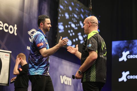 Avontuurtje van topdarter Michael van Gerwen met collega 'niet verstandig': 'Je kan er eigenlijk niks van zeggen'