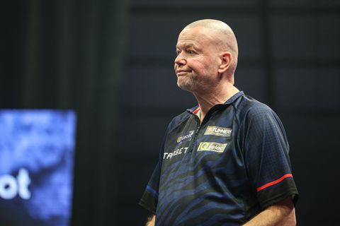 Pijnlijke breuk voor dartslegende Raymond van Barneveld (58): 'Je hebt het idee dat het nu definitief is'