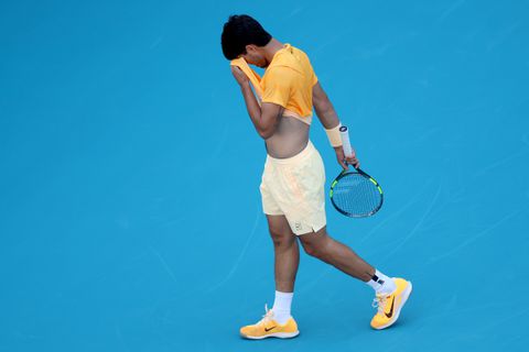 Toptennisser Carlos Alcaraz lijdt verrassende nederlaag op bijzondere dag