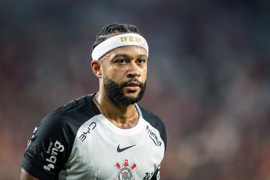 Topaanvaller Memphis Depay maakt opvallende beslissing na opmerkingen van Oranje-bondscoach Ronald Koeman