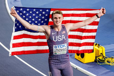 Tienersensatie (17) moet vrij nemen van school voor WK atletiek en schrijft geschiedenis