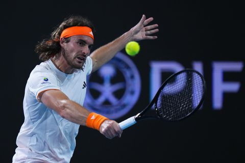 Toptennisser komt na totale afgang met opvallende verklaring: 'Ik zie de bal niet!'