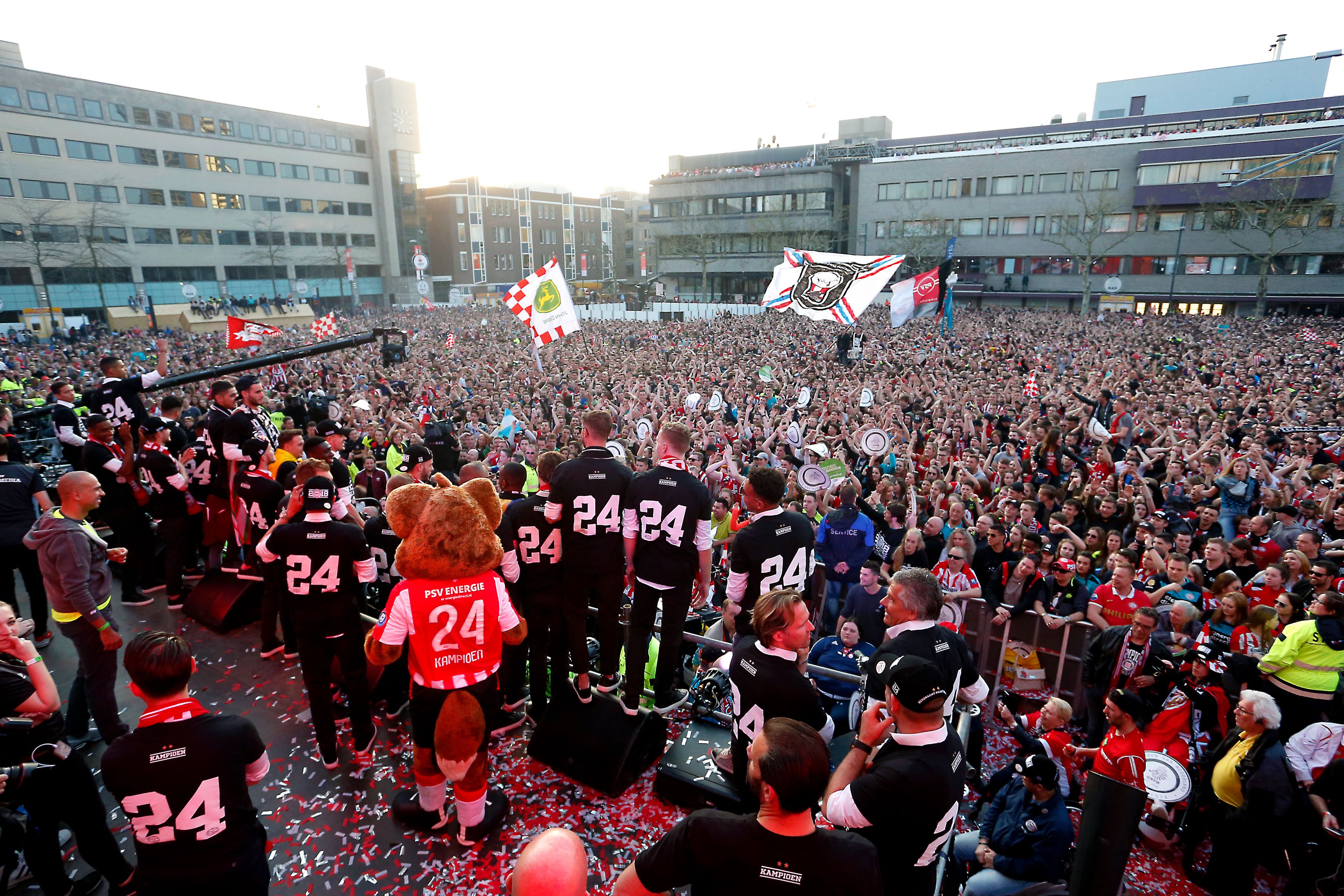 Op Deze Dag Is De Huldiging Van Landskampioen PSV In Eindhoven ...