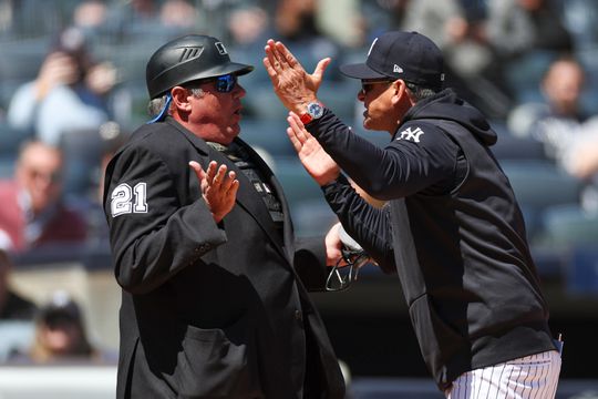 'Dit was beschamend': Umpire stuurt coach NY Yankees weg nadat toeschouwer door het lint gaat