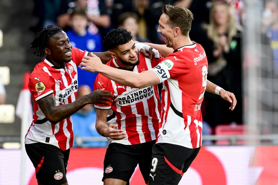 Hoofdtrainer Peter Bosz kan ondanks veel rumoer bij PSV opgelucht ademhalen