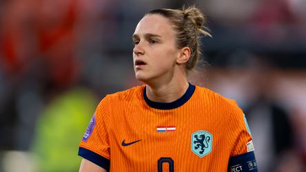 Oranje Leeuwinnen-ster Vivianne Miedema staat week lang vol in schijnwerpers: 'Dat is in Engeland ook hot-topic'