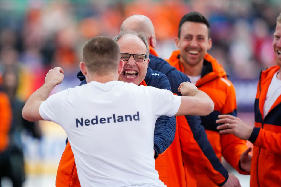 Dolblije schaatscoach Jac Orie wijst verbeterpunt Joep Wennemars aan: 'Gaan we komende jaren alles aan doen'