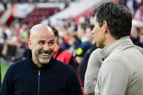 PSV-trainer Peter Bosz zorgt voor grote hilariteit op persconferentie: 'Dan denk ik wat zeg je nou allemaal?'