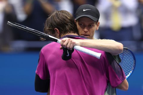 Tenniscollega onthult waarheid over geschorste Jannik Sinner: 'Ik vind het belangrijk dat mensen dit weten'