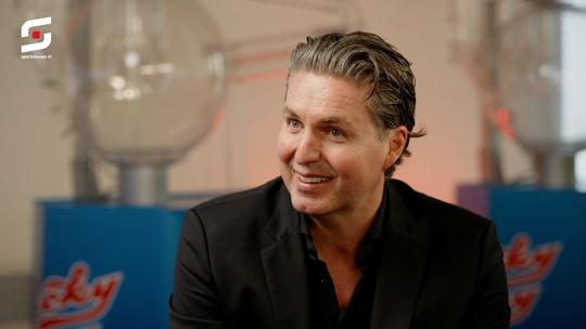 Pieter van den Hoogenband lacht om anekdote over zusje: ‘Straks sta je in dat tijdschrift’