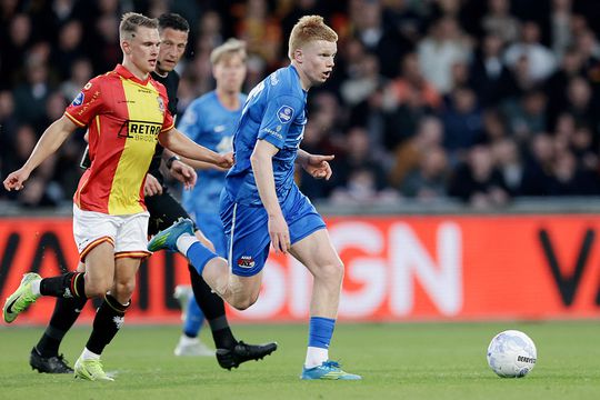 AZ weet kater niet weg te spoelen tegen Go Ahead Eagles in eerste duel na huldiging