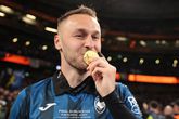 Teun Koopmeiners met zijn Europa League-medaille © Getty Images