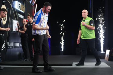 Ongenaakbare Luke Humphries treedt in voetsporen van Michael van Gerwen en Phil Taylor