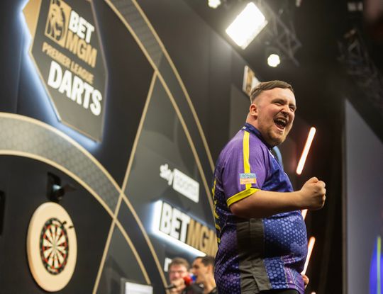 Premier League Darts | Luke Littler tart alle dartwetten met negendarter in finale én eerste major