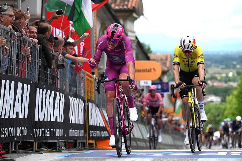 Mads Pedersen te snel voor Wout van Aert in spannende sprint Giro d'Italia