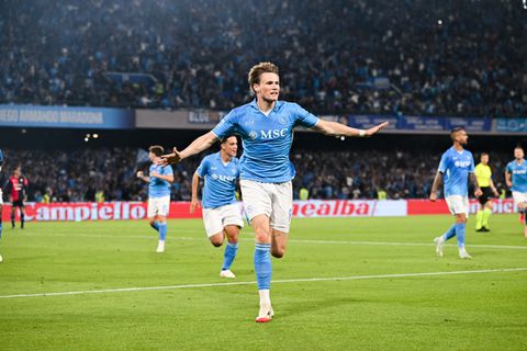 Geen titel voor Denzel Dumfries en Stefan de Vrij, Napoli kroont zich dankzij Schotse held tot kampioen