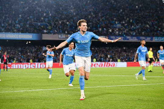 Geen titel voor Denzel Dumfries en Stefan de Vrij, Napoli kroont zich dankzij Schotse held tot kampioen