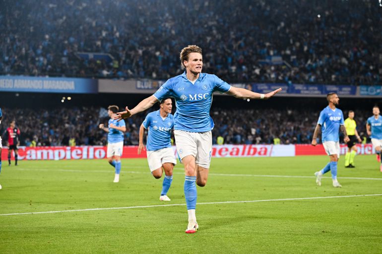 Geen titel voor Denzel Dumfries en Stefan de Vrij, Napoli kroont zich dankzij Schotse held tot kampioen