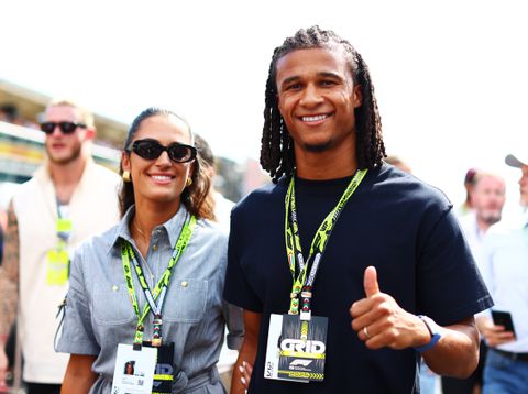 Spelersvrouwen Oranje-internationals in tranen om ontroerend filmpje Nathan Aké en zijn vrouw