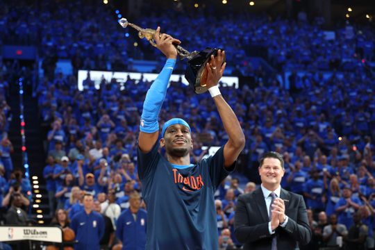 Kersverse MVP leidt OKC Thunder naar overtuigende zege in NBA Conference Finals