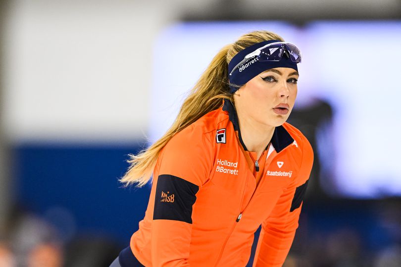 'Huilende' schaatstopper Jutta Leerdam toont opvallend detail: 'Hij heeft het op zijn hand geschreven' image