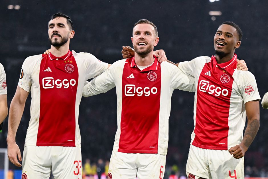 'Ajax moet vrezen voor vertrek van sterkhouder: Italiaanse topclub heeft verdediger op de radar'
