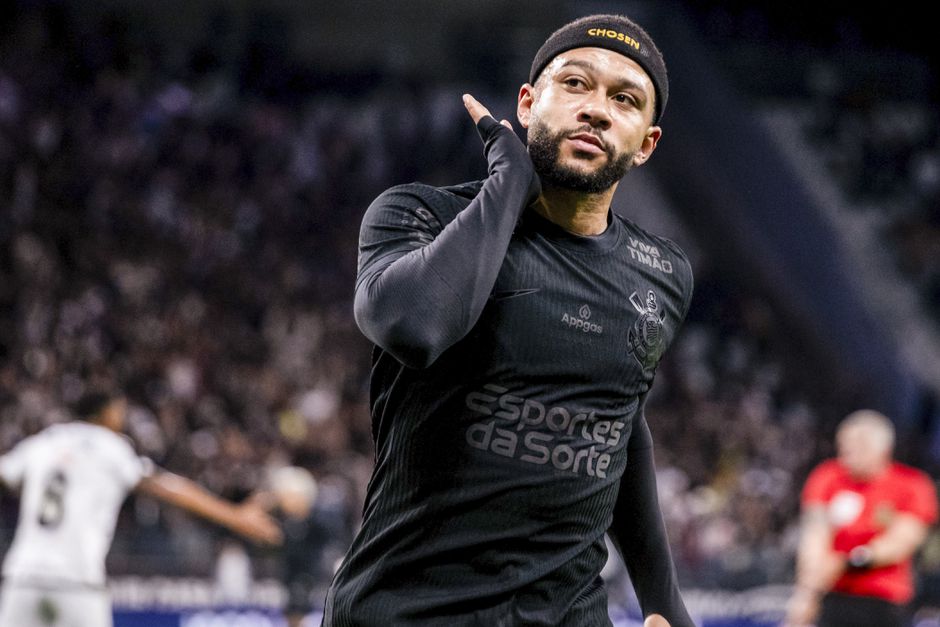 Memphis Depay wakkert geruchten over liefdesleven aan met laatste activiteit op Instagram