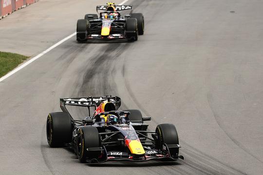 Max Verstappen komt er niet aan te pas in sprintrace Canada, George Russell pakt de zege na Mercedes-strijd