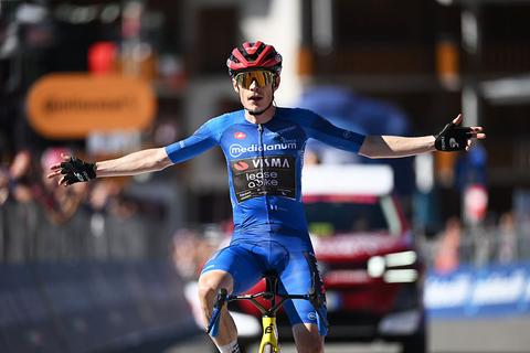 Topfavoriet Jonas Vingegaard slaat dubbelslag in loodzware Giro-etappe, Thymen Arensman kraakt