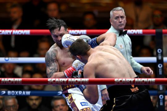 Buitenlandse media staan achter Rico Verhoeven na boksclash tegen Usyk: 'Bizarre beslissing van de scheidsrechter'
