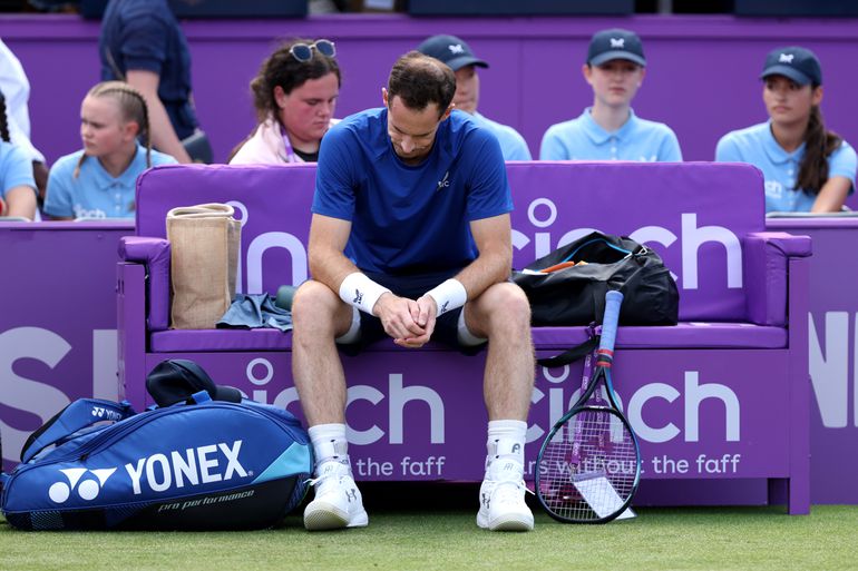 Andy Murray slikt teleurstelling in mogelijk afscheidsjaar: tweevoudig winnaar mist Wimbledon door zijn rug
