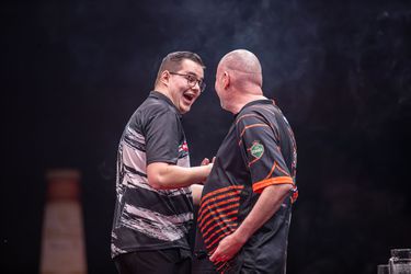 Gian van Veen geeft Raymond van Barneveld billenkoek, maar strandt in kwartfinales Euro Tour 8