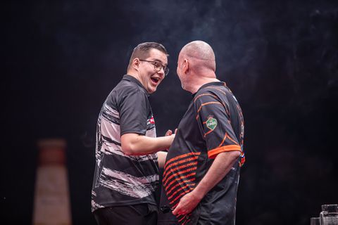 'Veel shampoo-aanbiedingen': Raymond van Barneveld houdt de lolbroek aan op Instagram met 'Turks kapsel'
