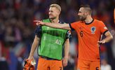 Matthijs de Ligt met zijn grote Oranje-concurrent Stefan de Vrij. © Getty Images