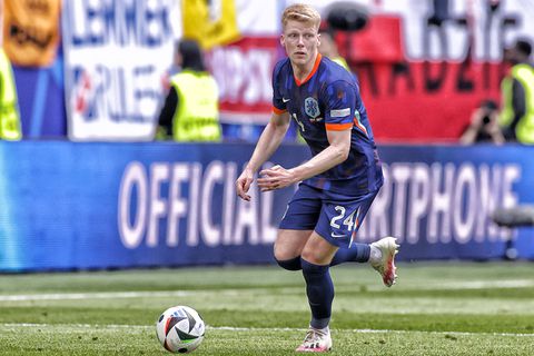 Jerdy Schouten vindt houvast in rituelen en was fan van Cesc Fabregas: 'Mijn vader had hem op mijn muur geschilderd'