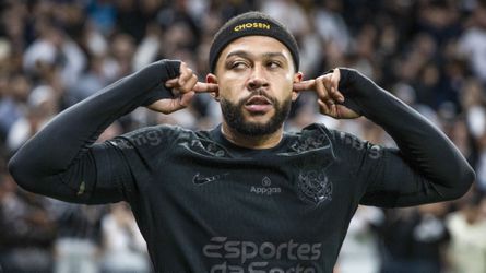 Memphis Depay heeft lak aan kritiek en blijft kibbelen met Corinthians-icoon