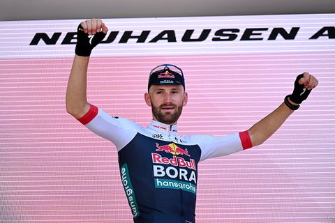 Belgische topwielrenner zorgt voor verbazing met sprintzege, één dag na uitstappen in andere koers