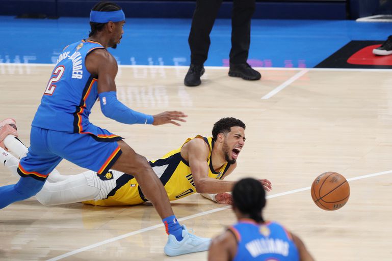 Afschuwelijke blessure van topspeler werpt donkere schaduw over grootse NBA-finale