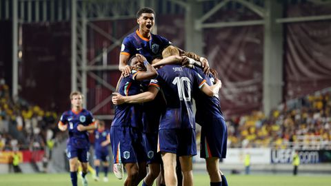 Oranje onder 19 gaat overtuigend naar finale, bijzondere statistiek voor AZ-talent Kees Smit