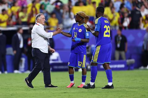 Opvallend besluit Dick Advocaat bij Curaçao groot nieuws in buitenland: 'Vrouwen krijgen groen licht'