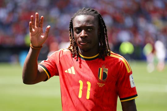 Aangevallen topvoetballer oogst veel lof met vertrek WK voetbal: 'Dat is gewoon heel bijzonder'