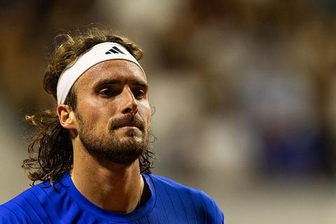 Gevallen toptennisser gaat volledig door het lint tegen umpire: 'Haal de toernooidirecteur maar!'